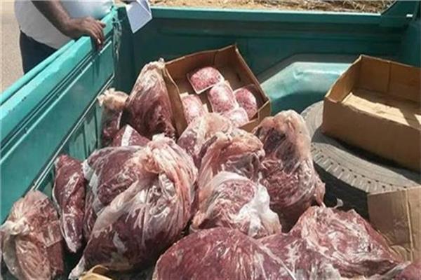ضبط 900 كيلو من اللحوم الفاسدة قبل توزيعها في الخبر