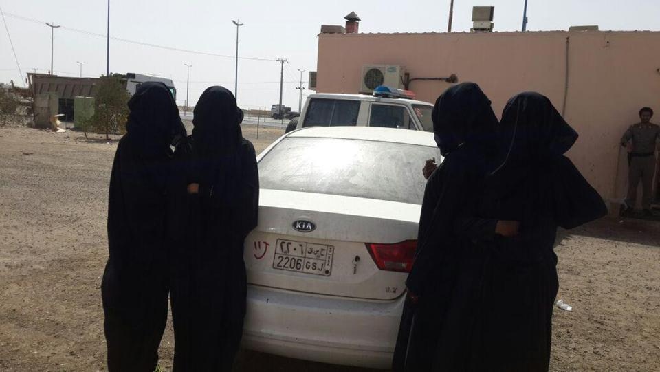 ميليشيا الحوثي تعتقل نساء وأطفالاً عائدين من عدن