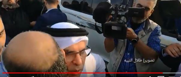 فيديو فضيحة.. بعدما دفع الرشوة لحماس سفير قطر : نبي هدوء