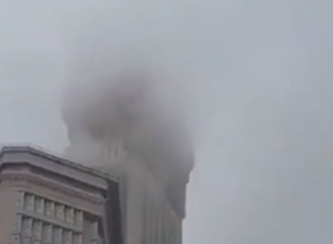 فيديو.. الغيوم تعانق برج الساعة بمكة في مشهد مهيب