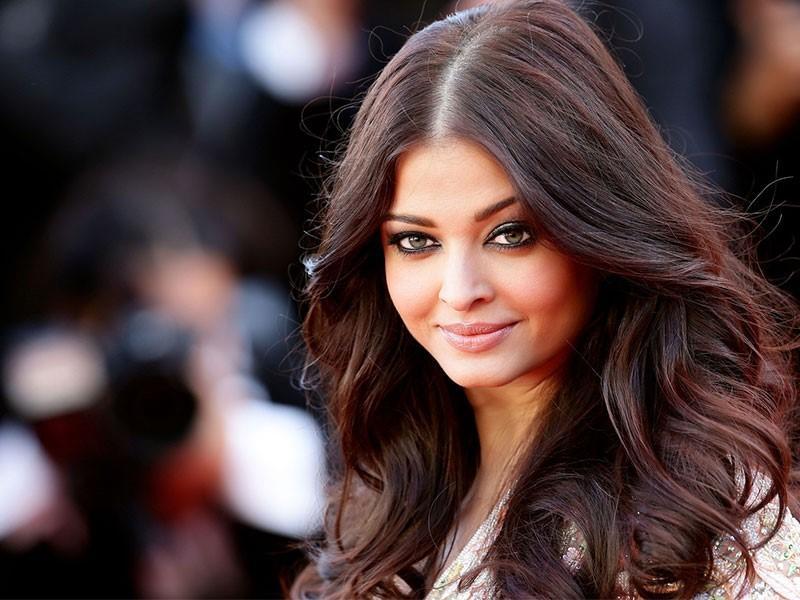 آيشواريا راي Aishwarya Rai تخطف الأنظار بإطلالة مميزة في ذكرى مولدها