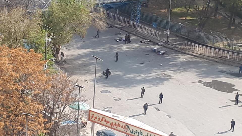 فيديو وصور.. هجوم انتحاري يقتل 6 ويصيب العشرات في كابول