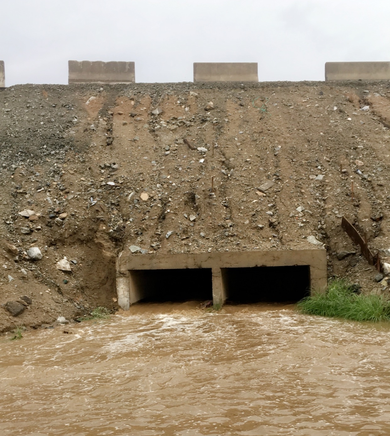 تحذير لأهالي مكة: سيول منقولة وأمطار غزيرة يوم الجمعة