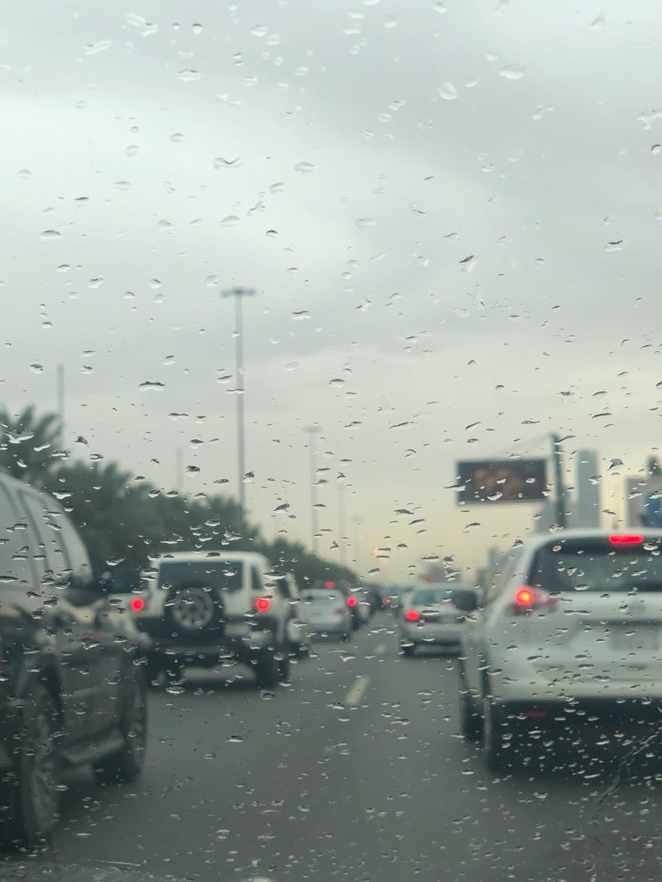 صور.. تكدس مروري بسب أمطار الرياض
