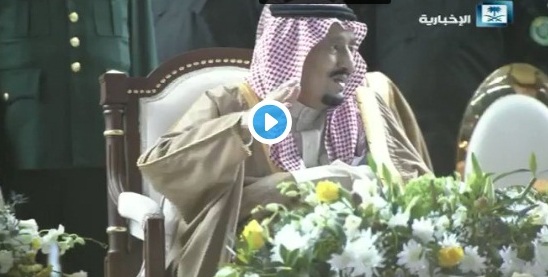 فيديو.. الملك يتفاعل مع العرضة بحفل استقبال أهالي منطقة حائل