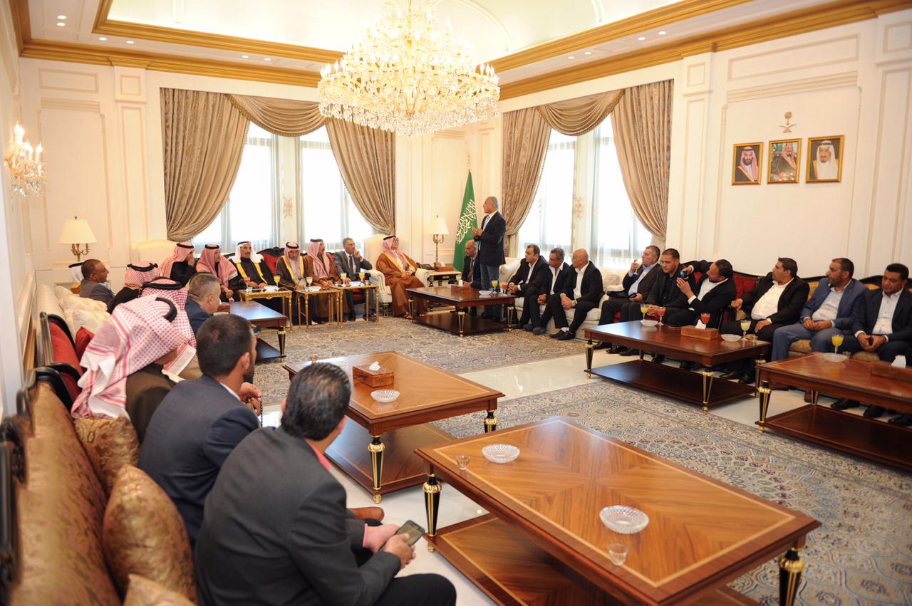 وفد من العشائر العربية يزور السفارة لدى لبنان تضامناً مع المملكة