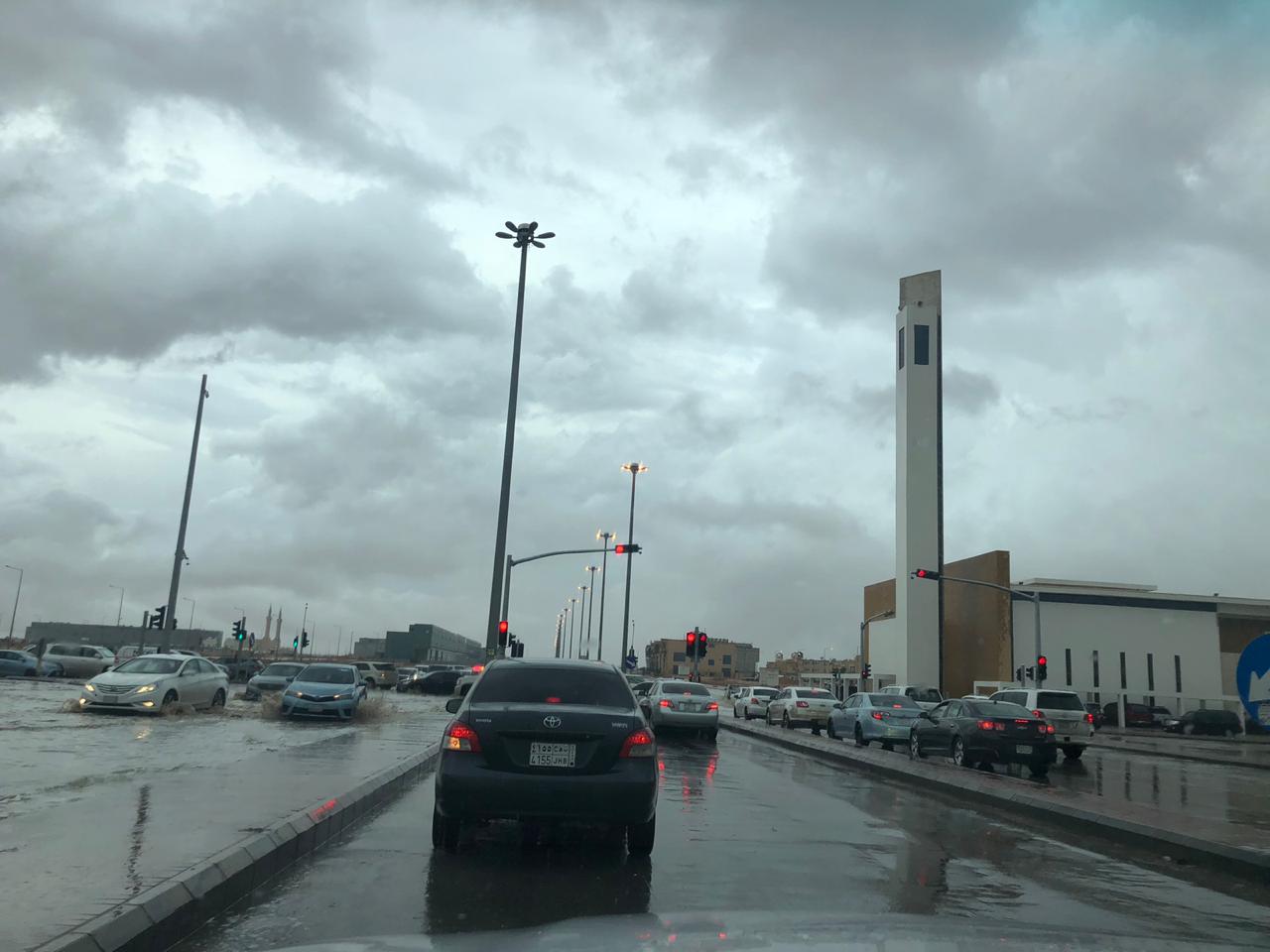 المدني يكشف تفاصيل مواجهة أمطار الرياض: لا إصابات أو وفيات