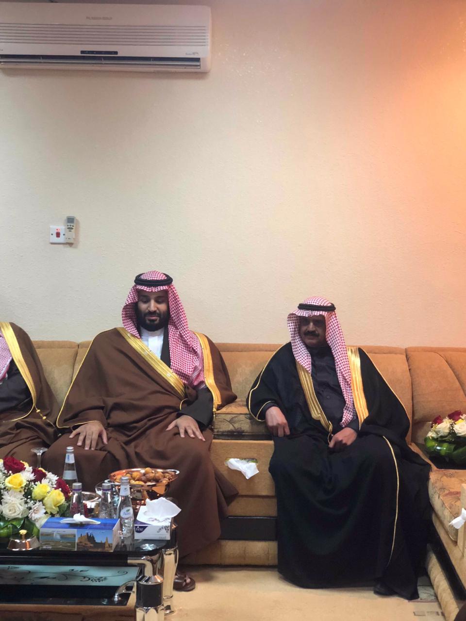 صور وفيديو.. محمد بن سلمان يزور الأهالي وأسر الشهداء بالجوف