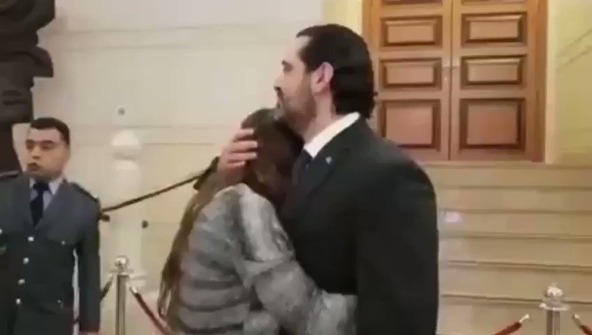 فيديو.. فتاة تعانق الحريري في البرلمان: "كتير منيح" - المواطن
