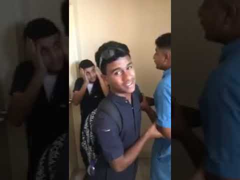 فيديو قاس.. طالب يعتدي بوحشية على زميله في المدرسة