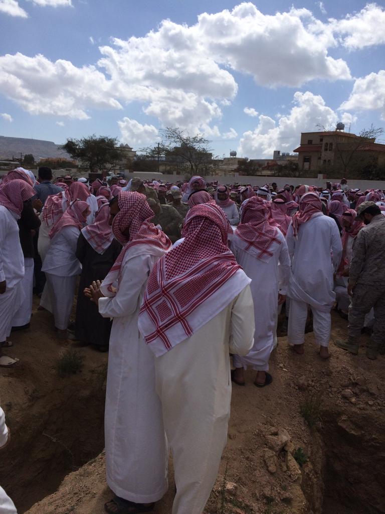 فيديو وصور.. مشهد مهيب لحظة تشييع الشهيد آل شيبان