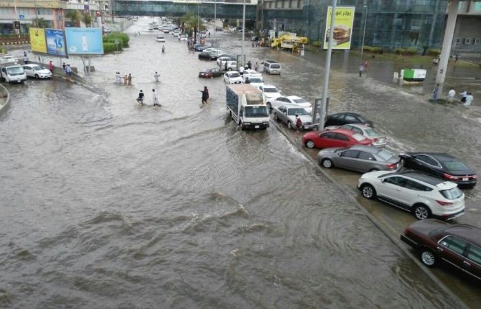 صور وفيديوهات.. أحوال جوية تاريخية في جدة‎.. أحياء تحولت إلى بحيرات