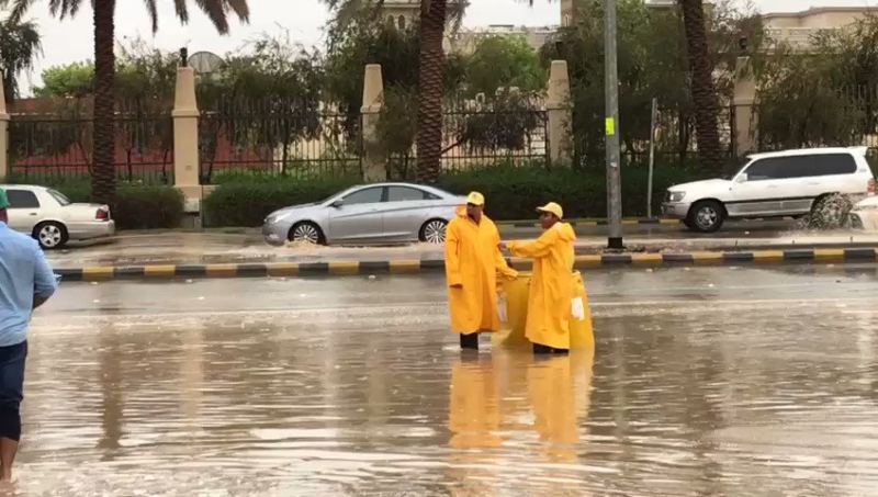 أمطار الرياض كشفت المستور.. مشروعات التصريف فشلت ! - المواطن