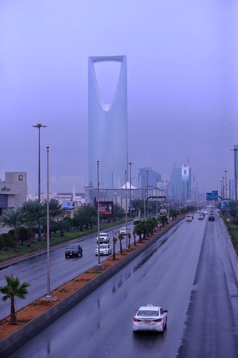صور.. أمطار الرياض ترسم صورة جمالية لن تُنسى