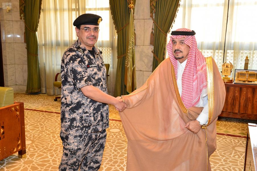 أمير الرياض يقلد قائد قوة أمن المنشآت رتبته الجديدة