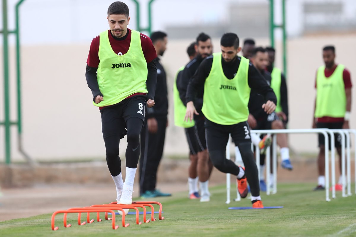 شاموسكا يُطبق تكتيك مباراة الهلال