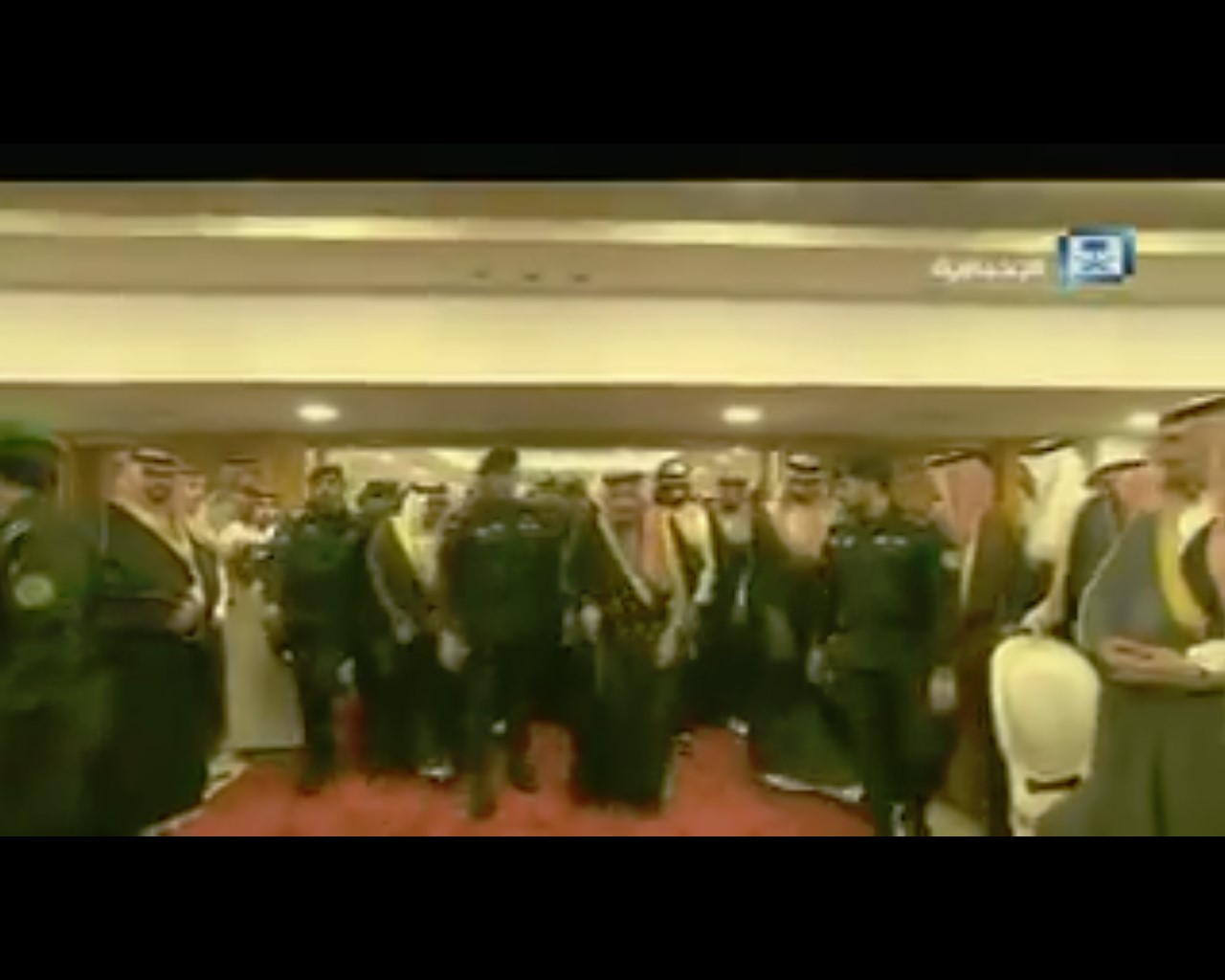 فيديو.. لحظة وصول الملك سلمان لحفل أهالي القصيم