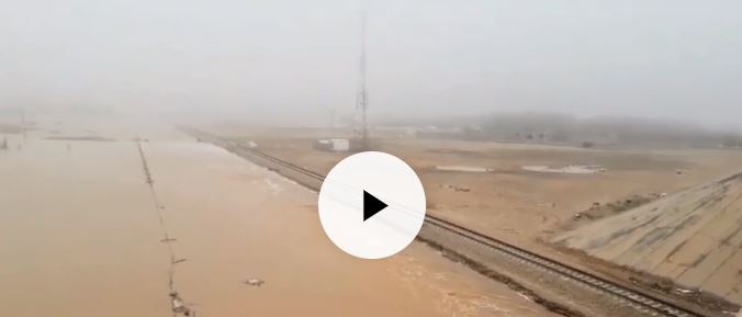 فيديو.. مدني القريات يخلي قرية غطي بعد سيول القريات - المواطن
