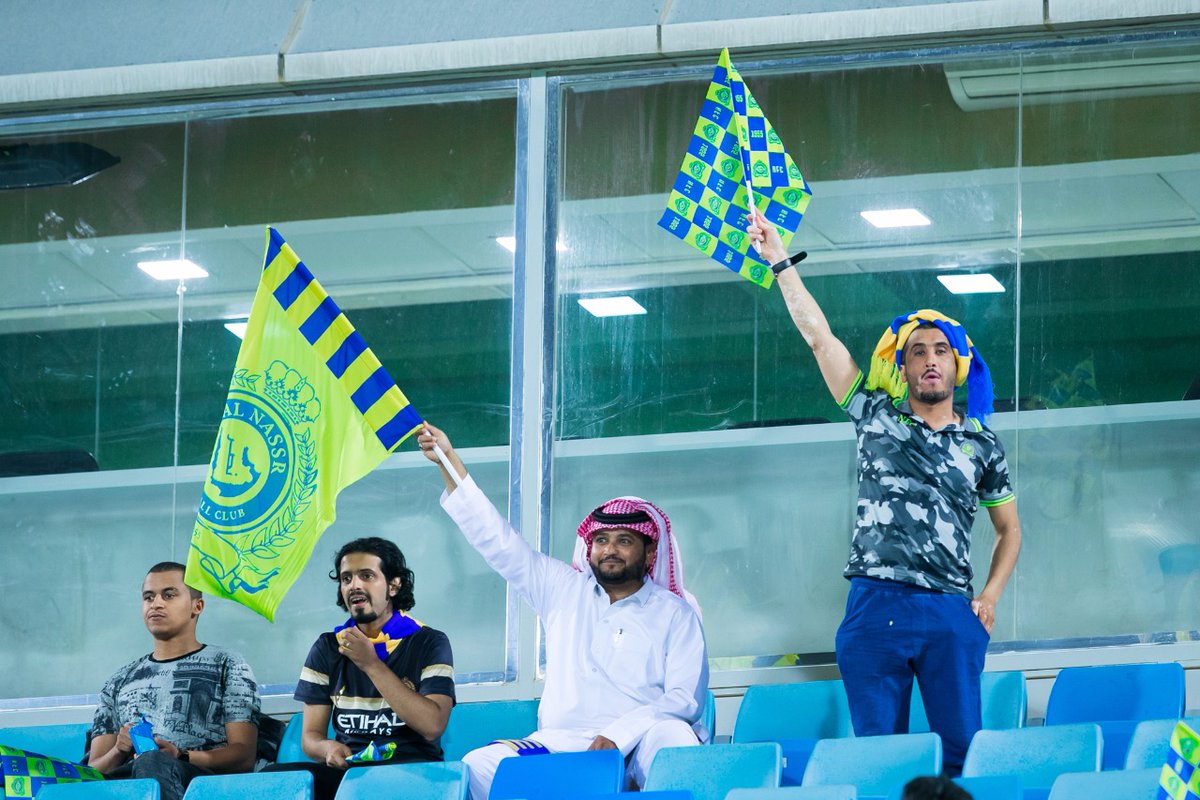 صور.. جماهير النصر تتوافد على ملعب الملز