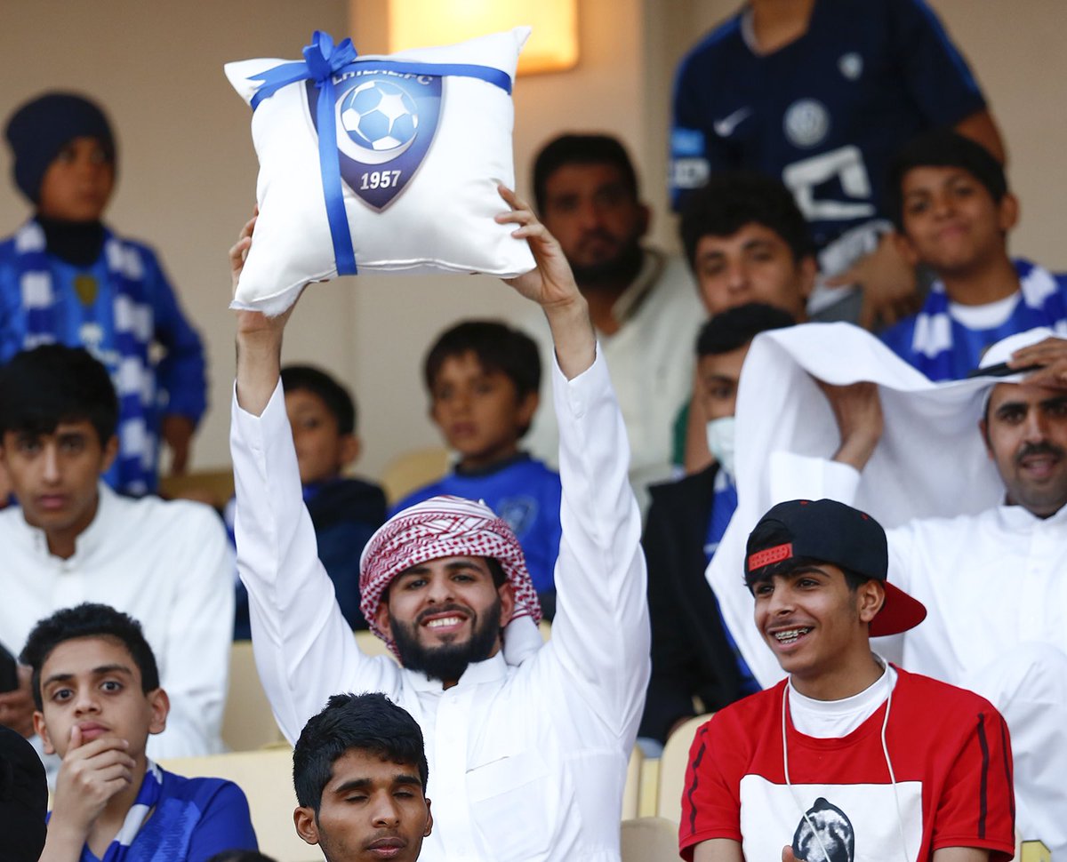 صور.. توافد الجماهير لملعب مباراة الهلال ضد الفيصلي