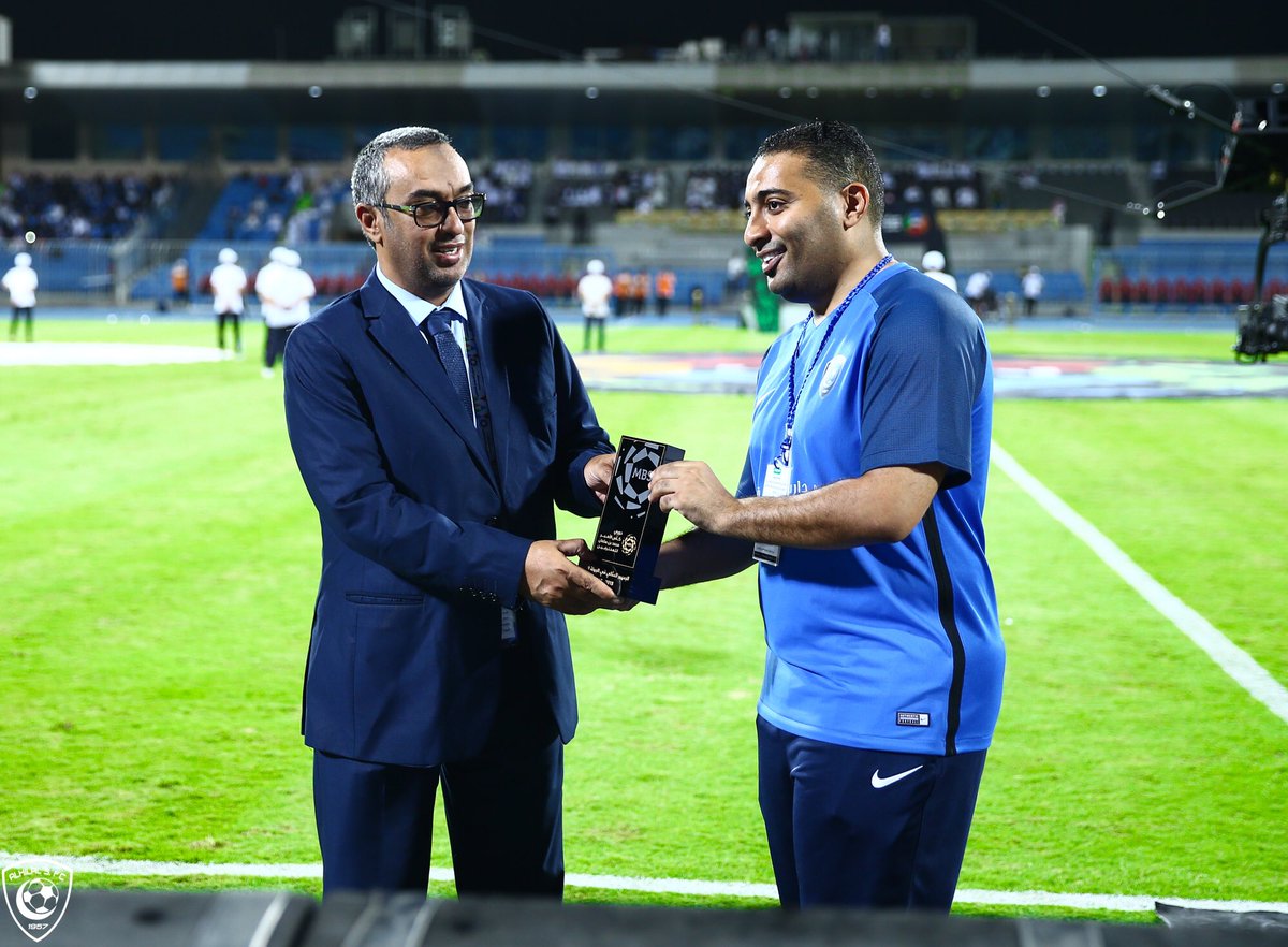 الهلال ضد الاتفاق .. جماهير الزعيم تتسلم جائزة الأفضل