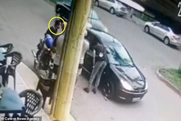 فيديو.. شرطي يقتل نفسه بعد إطلاقه النيران على صديقه بالخطأ - المواطن