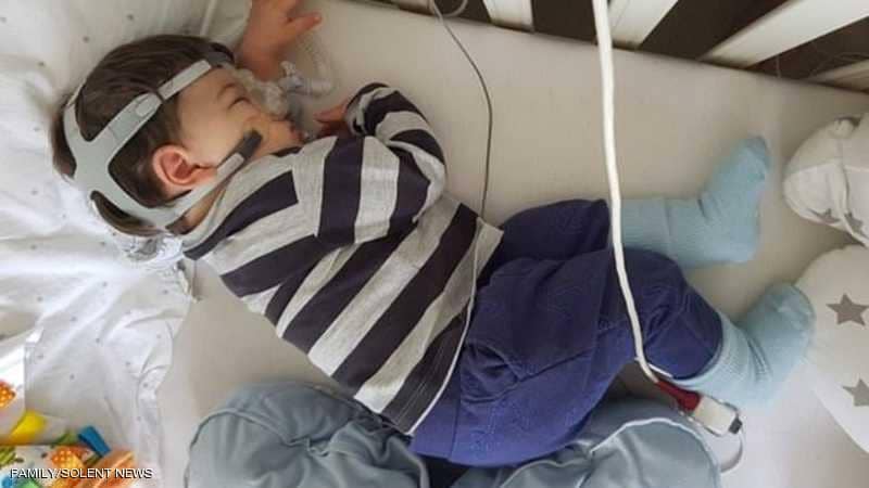 النوم يعني الموت.. طفل يعاني من حالة مرضية نادرة قد تودي بحياته