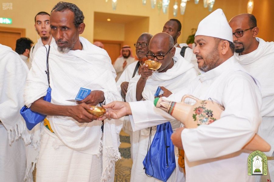 صور.. حفاوة بضيوف برنامج الملك سلمان للعمرة في #مكة