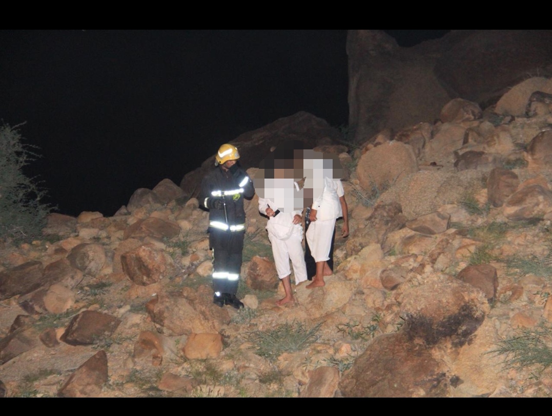 إنقاذ 5 أشخاص محتجزين في قمة جبل في وادي نعمان بمكة