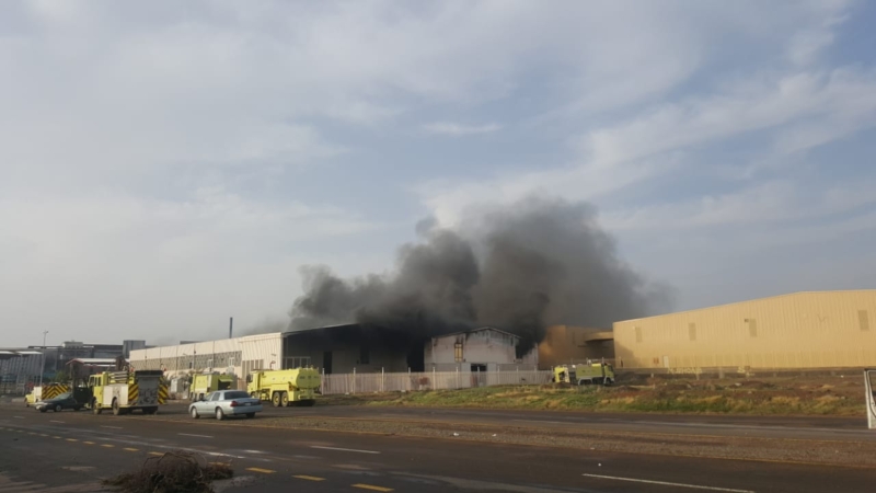 بدون إصابات.. حريق في مصنع أسفنج بالمدينة المنورة والمدني يتدخل - المواطن