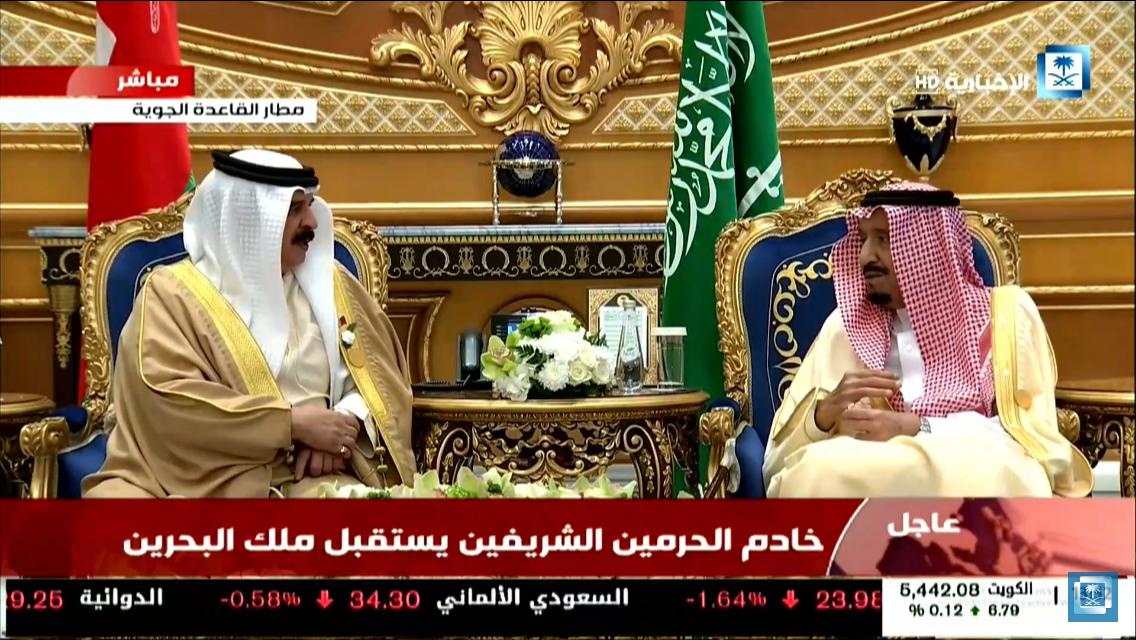 الملك سلمان يستقبل الملك حمد رئيس وفد البحرين إلى #القمة_الخليجية