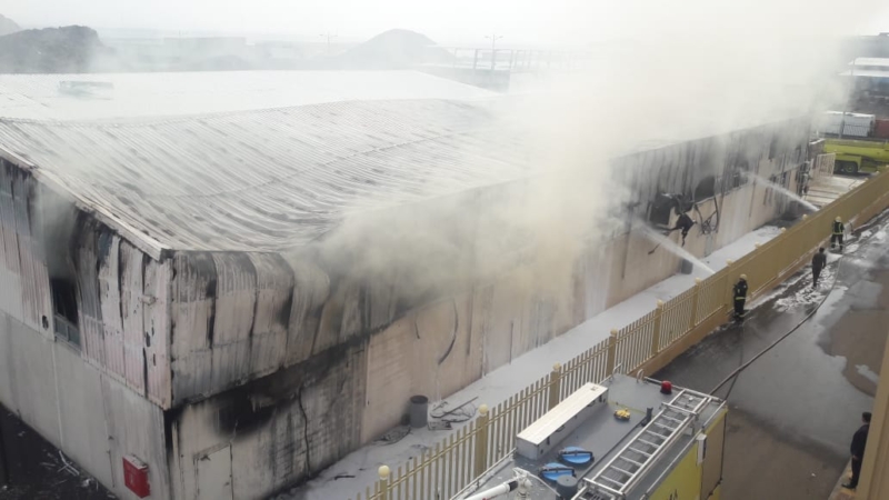 بدون إصابات.. حريق في مصنع أسفنج بالمدينة المنورة والمدني يتدخل - المواطن