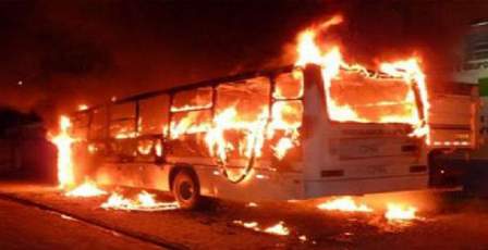 انفجار حافلة سياحية بالقاهرة.. وأنباء عن قتلى وجرحى