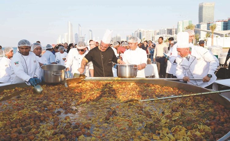 بوزن 4775 كجم طبق مرقوقة الدجاج الإماراتي يدخل موسوعة غينيس