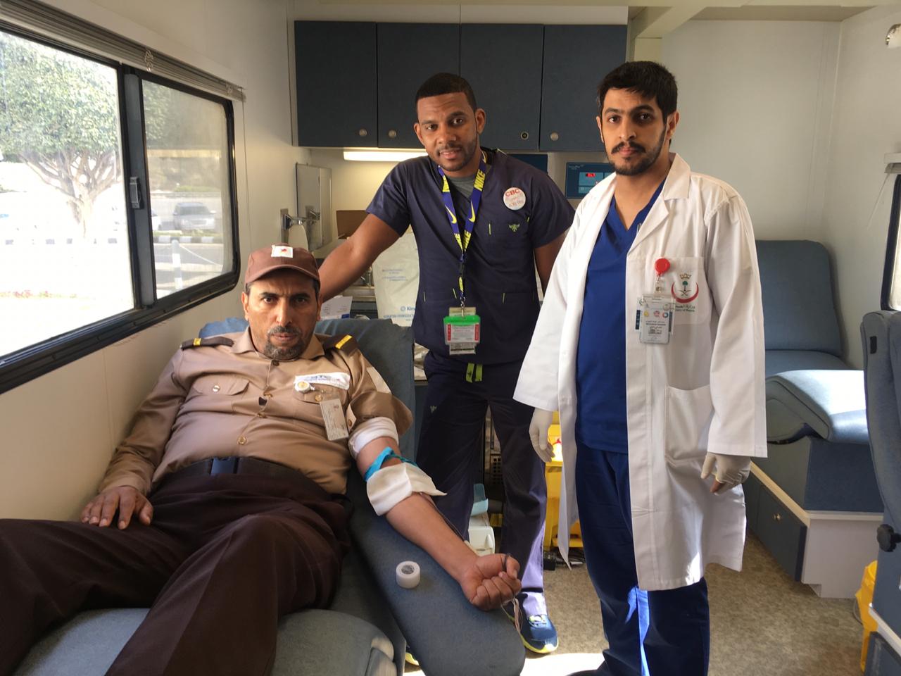 مستشفى الخميس ينظم حملة للتبرع بالدم لمنسوبي STC