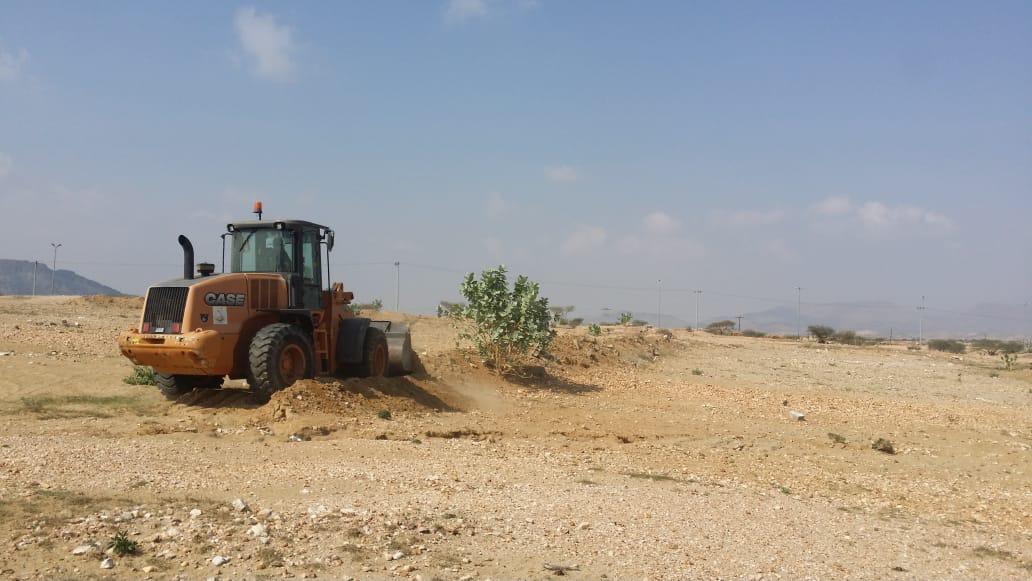 صور.. إيقاف تعديات على أراضٍ حكومية جنوب بارق