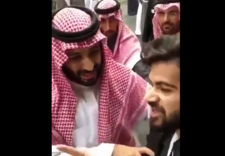 فيديو.. محمد بن سلمان لشاب : ما دام فيه شعب مثلكم ما فيه أي مصاعب