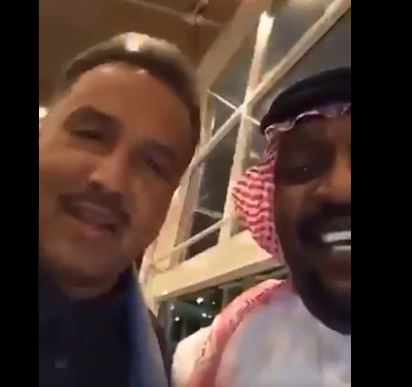 فيديو.. محمد عبده يمازح أبو مستانس
