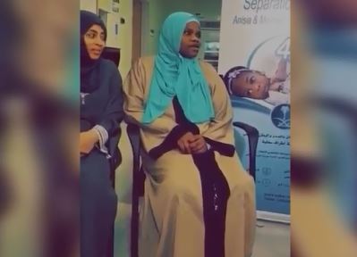 فيديو: والدة التوأم التنزاني تعلن إسلامها بعد نجاح عملية فصلهما في المملكة