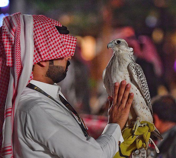 صور.. معرض الصقور والصيد السعودي يجذب الأنظار في يومه الأول