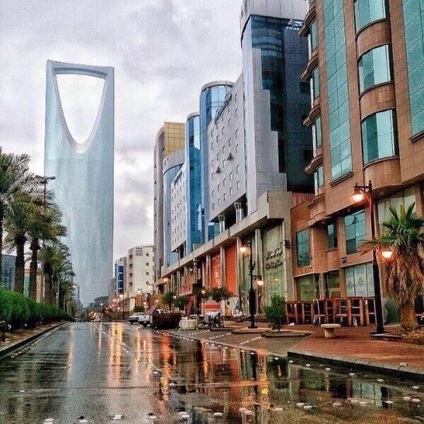 أمطار رعدية مستمرة على الرياض حتى الـ8 مساءً