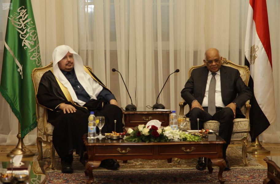 رئيس الشورى يبحث مع نظيره المصري في القاهرة سبل تعزيز التعاون المشترك