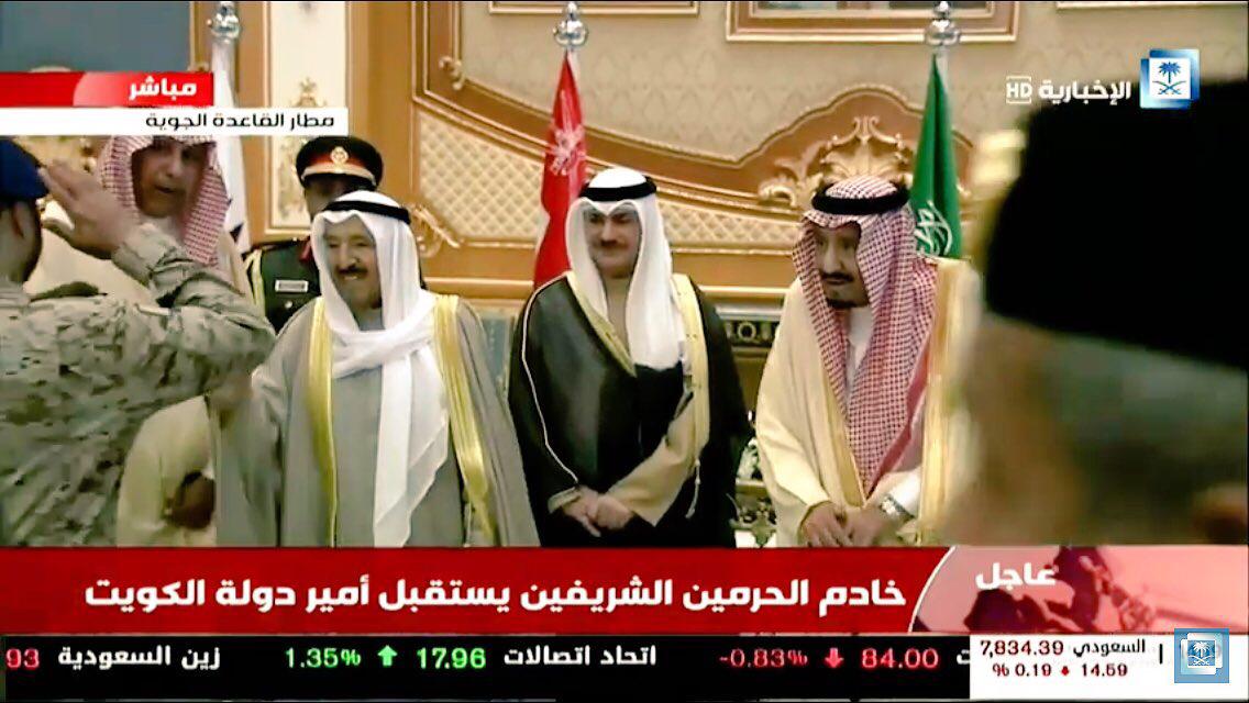 الملك سلمان يستقبل أمير الكويت للمشاركة في القمة الخليجية