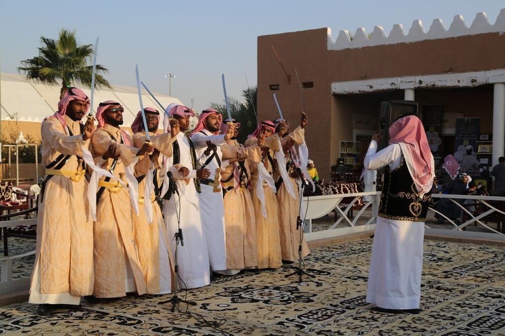 صور.. جناح حائل يستقبل زوار الجنادرية 33 بالعروض والأركان المميزة