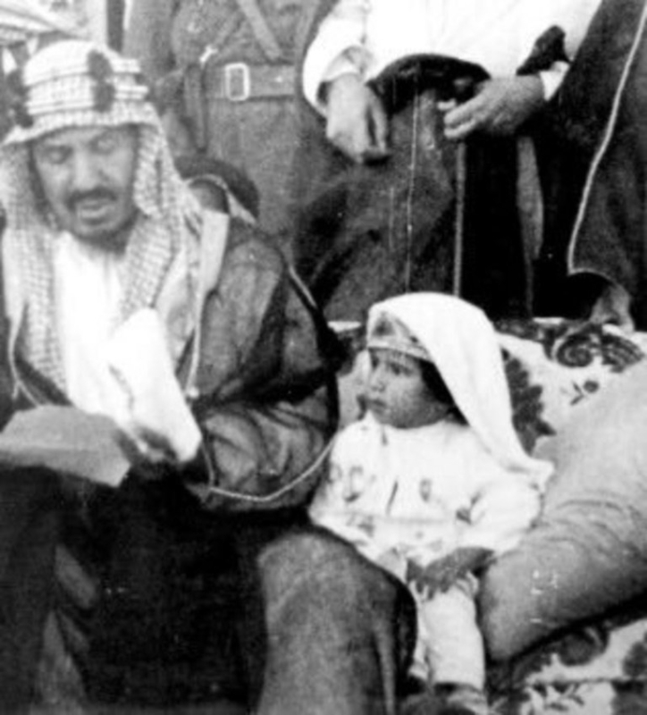 صورة نادرة الملك سلمان بجوار والده المؤس س في حج عام 1357 صحيفة المواطن الإلكترونية