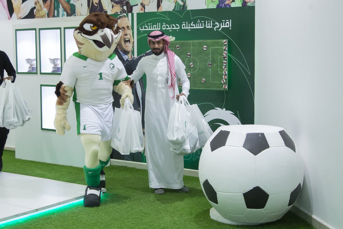 تميمة الأخضر وكؤوس آسيا بركن الاتحاد السعودي في الجنادرية 33