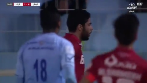 فيديو.. الـVAR يُنقذ لاعب الرائد من الطرد