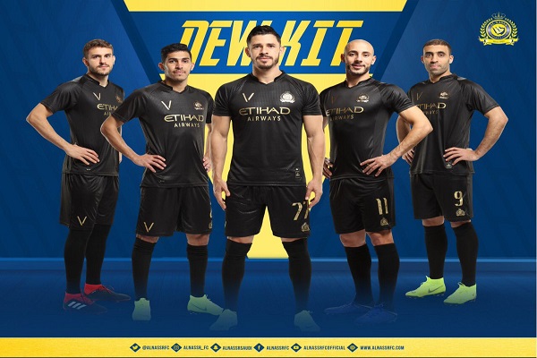 النصر يدشن الطقم الثالث