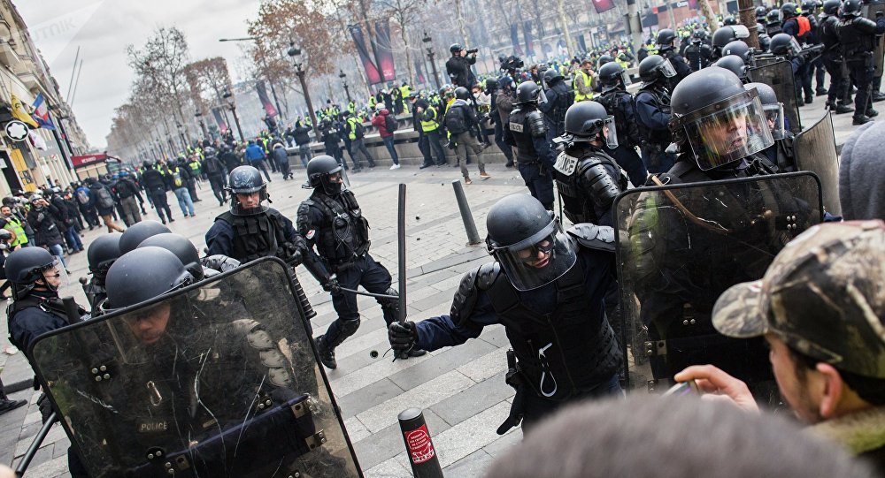 السفارة لدى فرنسا تحذر المواطنين: تجنبوا أماكن المظاهرات