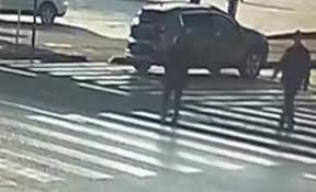 فيديو.. لقطات مروعة لمصرع امرأة عجوز أثناء عبورها الطريق
